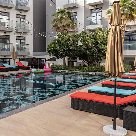 Апарт отель Izzzi Life Mint Дубай Экстерьер фото